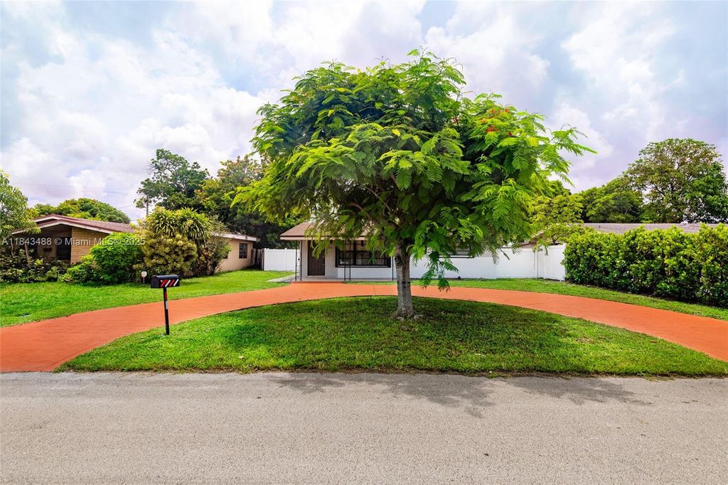 Photo of 2631 Alcazar Dr, Miramar, FL 33023 (MLS # A11843488)