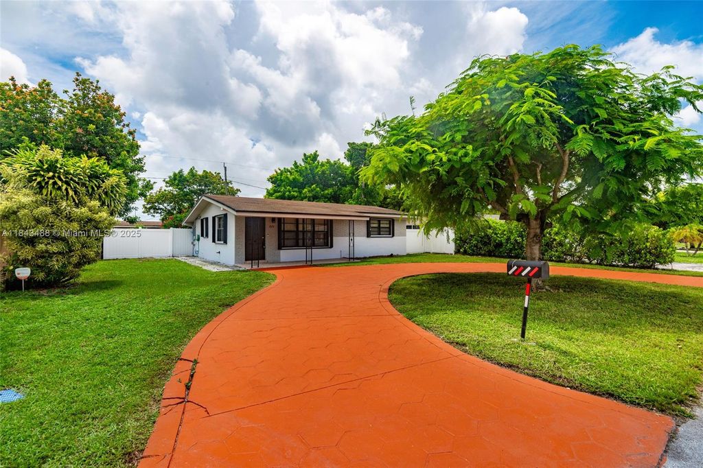 Photo of 2631 Alcazar Dr, Miramar, FL 33023 (MLS # A11843488)