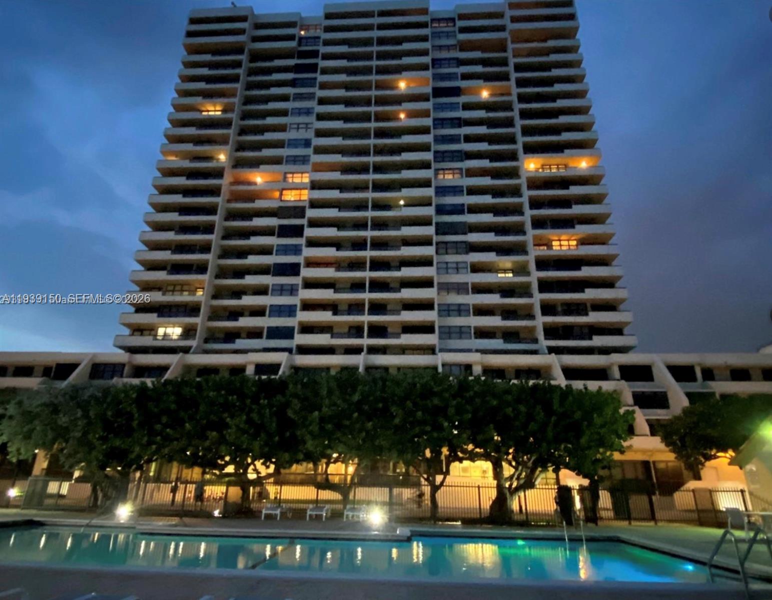 2555 Collins Ave 1504