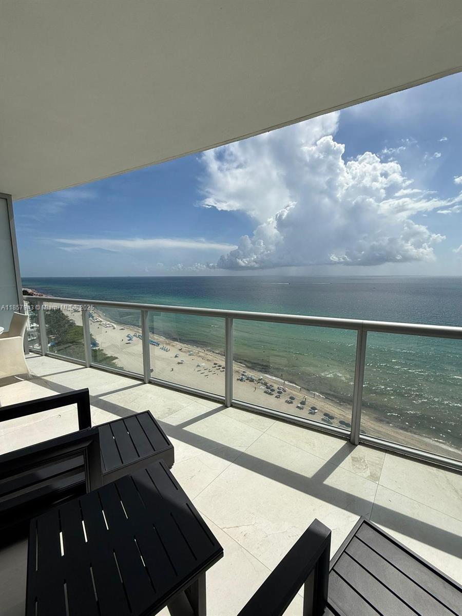 SPECTACULAR OCEAN FRONT UNIT, ENJOY THE BEST OF THE BEST IN THIS LUXURIOUS CONDOMINIUM, THE
BEST AND MOST LUXURIOUS CONDOMINIUM IN SUNNY ISLES...SPA, GYM , MOVIE THEATER, RESTAURANT, VALET
PARKING , MORNING AND EVENING POOL ...MARBLE FLOORS,DIRECT OCEAN VIEWS FROM EVERY ROOM IN THIS
ONE BED PLUS DEN THAT CAN BE CONVERTED INTO A SECOND ROOM