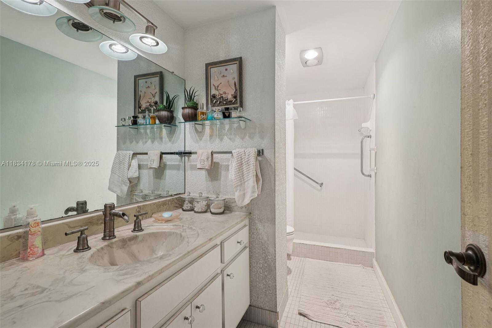 HILLCREST EAST NO 22 COND - Residential