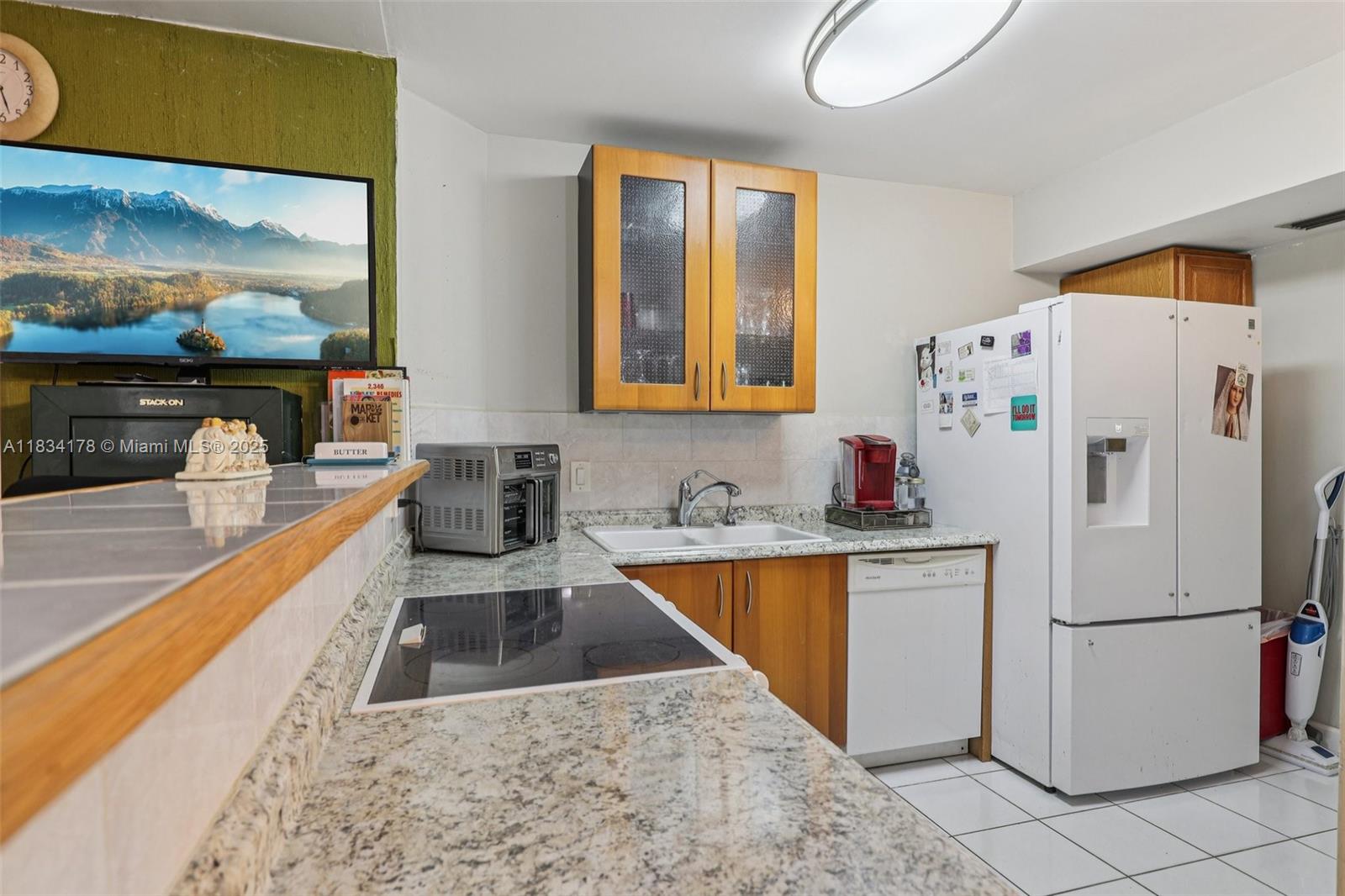 HILLCREST EAST NO 22 COND - Residential