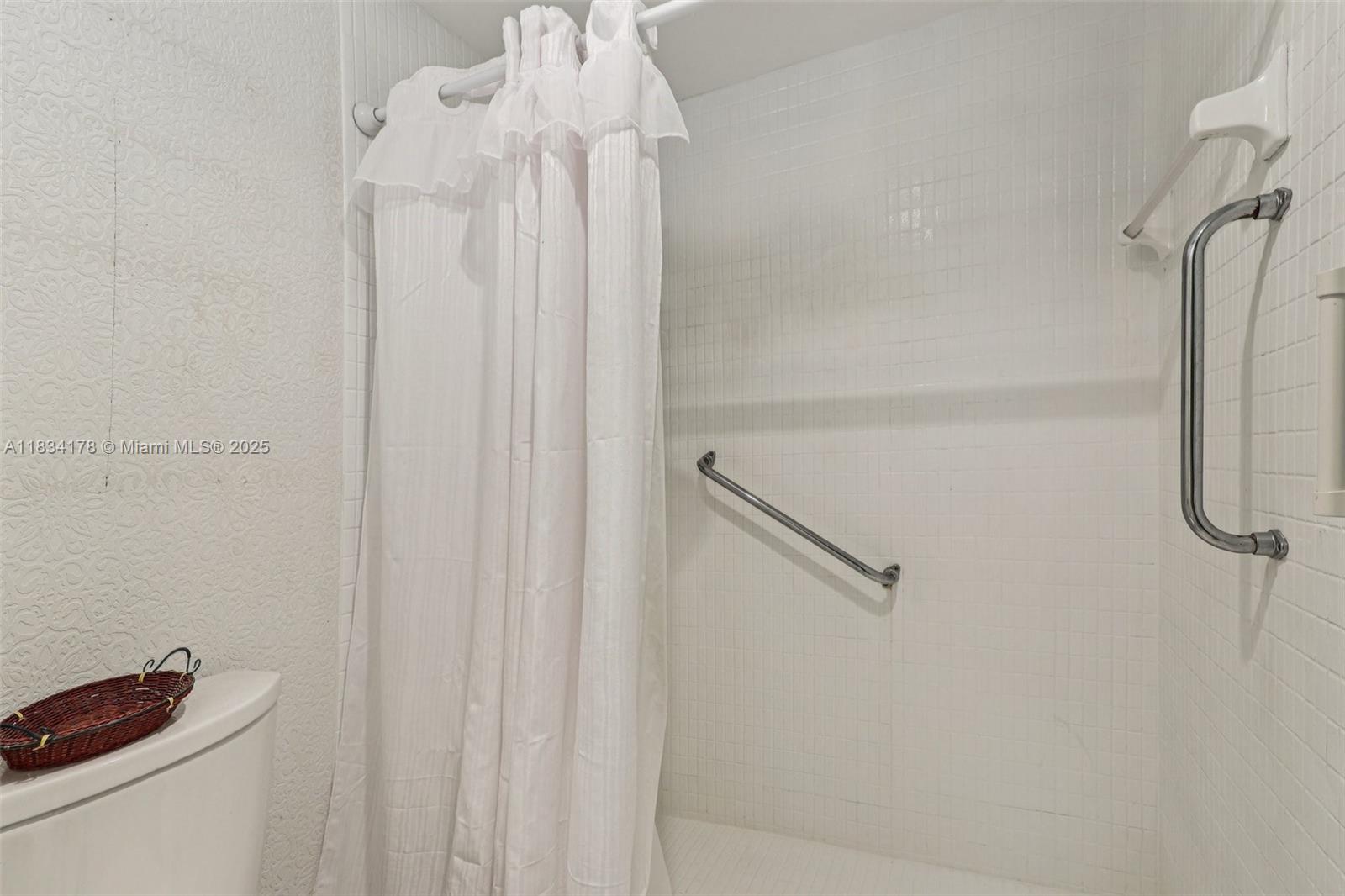 HILLCREST EAST NO 22 COND - Residential