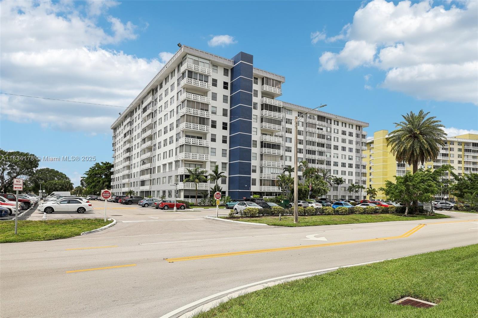 4350 Hillcrest Dr 303