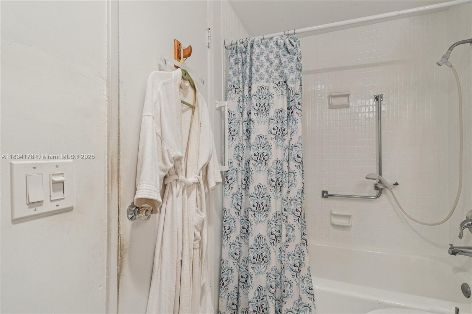 HILLCREST EAST NO 22 COND - Residential