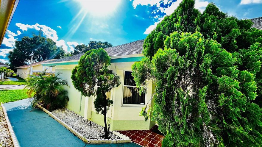 3-bedroom, 2-bath home located in the heart of North Lauderdale Enjoy a spacious living area, extra space for an office, and well-maintained interiors—move-in ready for its next owner. Conveniently close to schools, shopping, and major highways. OWNER IS VERY MOTIVATED TO SELL Submit all offers with Proof of Funds. 24 hours showing request, owner occupied.