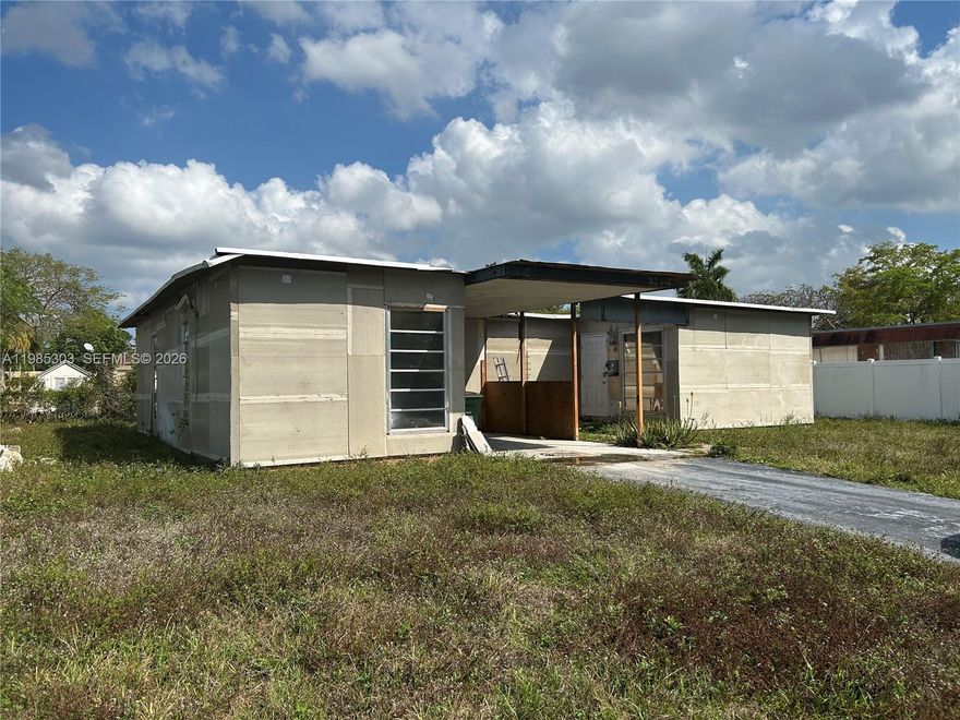 Large 3 bedrooms 2 bathrooms house located in a highly desirable all ages community.