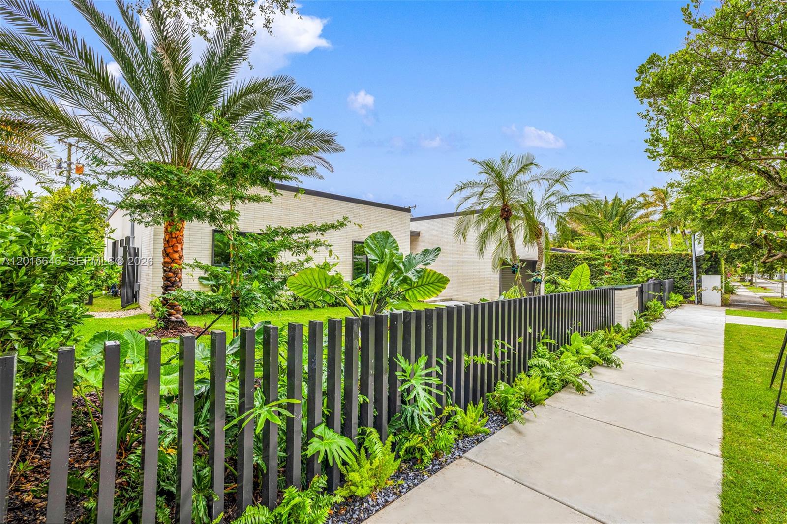 72 W Shore Dr W