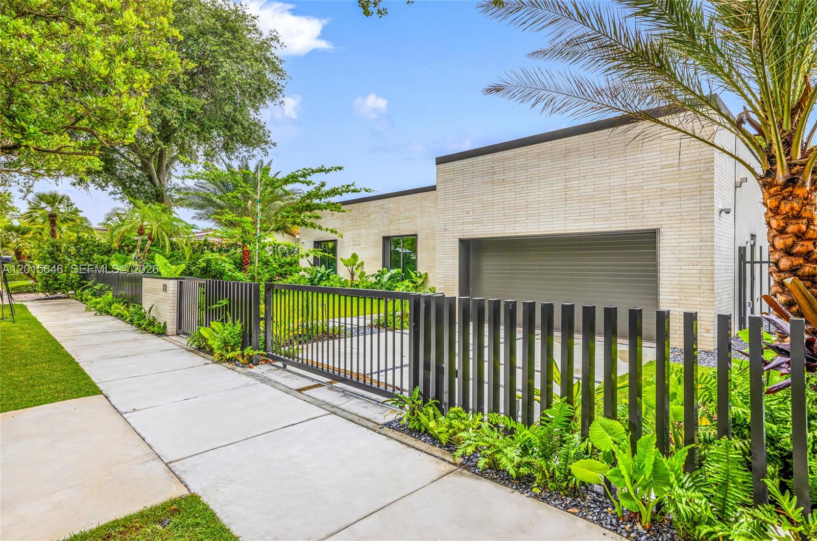72 W Shore Dr W