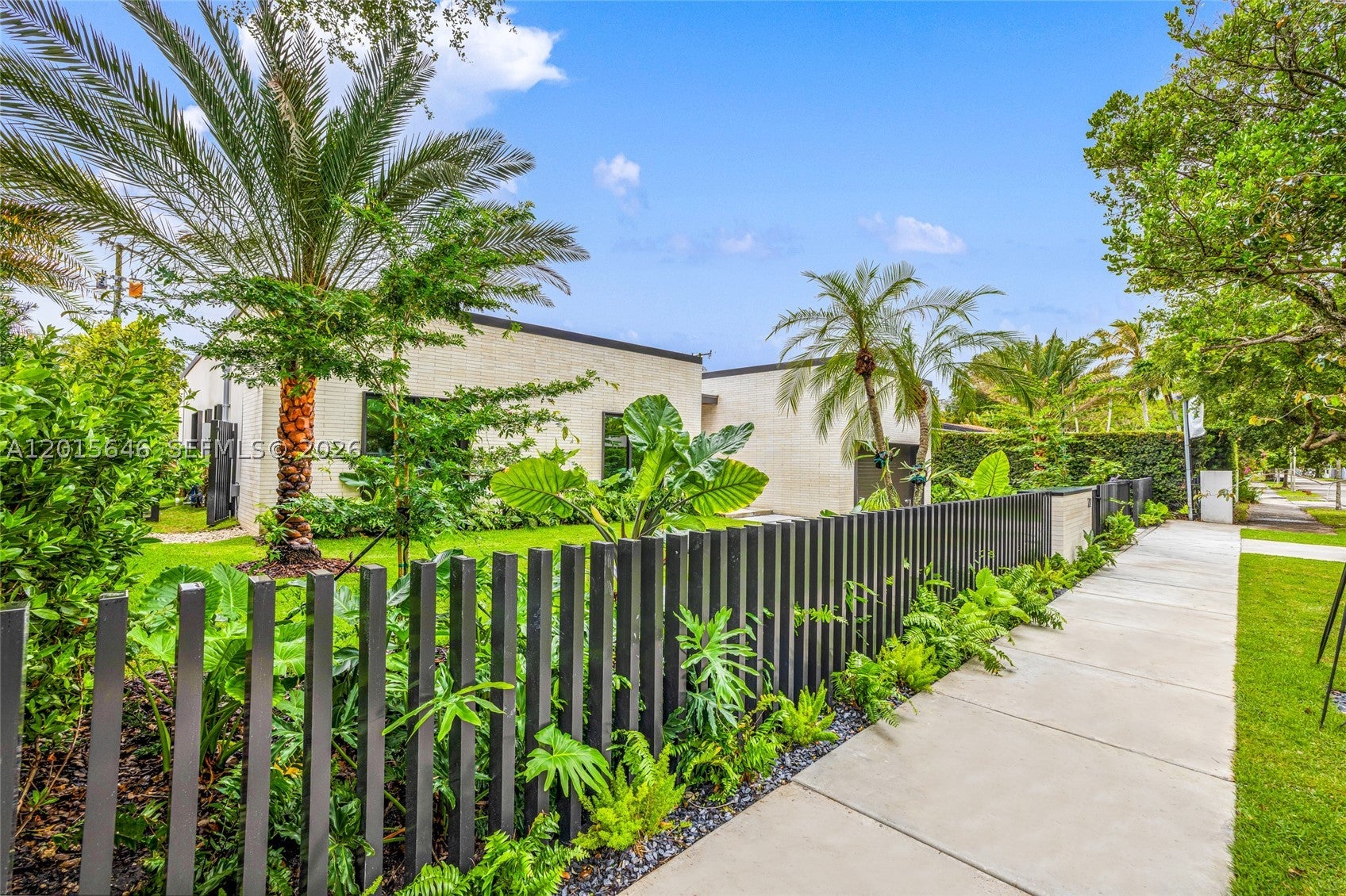 72 W Shore Dr W