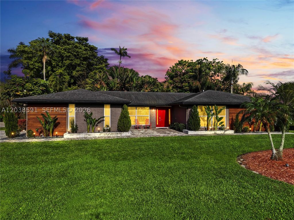 Photo of 4470 SW 105th Ave, Davie, FL 33328 (MLS # A12038591)