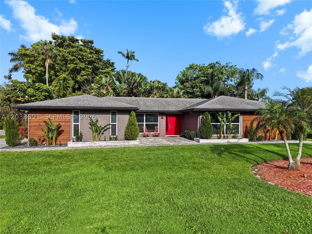 Photo of 4470 SW 105th Ave, Davie, FL 33328 (MLS # A12038591)