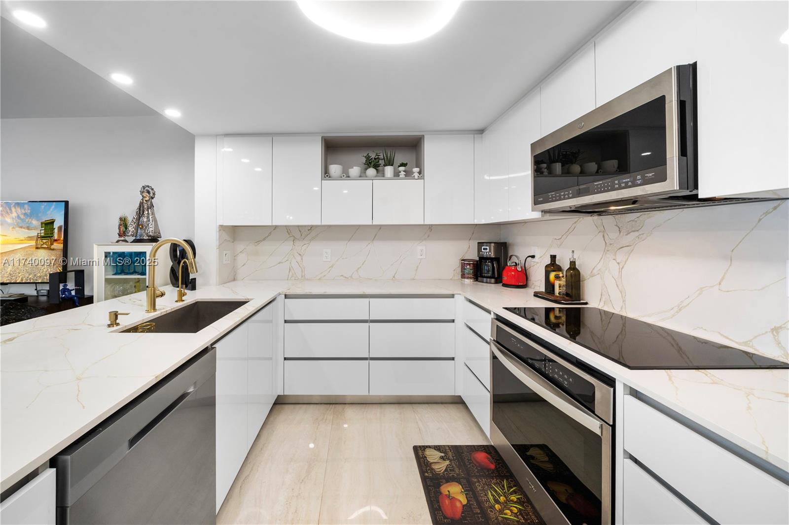 COURVOISIER COURTS CONDO - Residential
