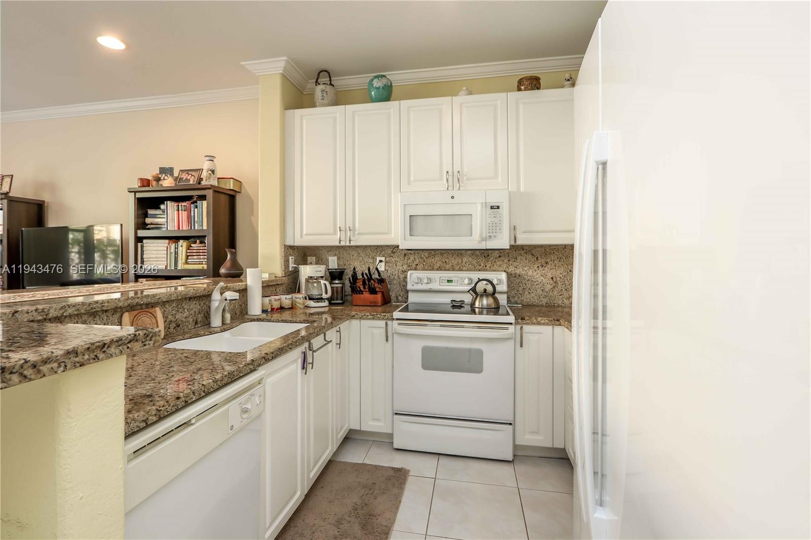 DORAL SOUTHEAST PATIO-HOM - Residential