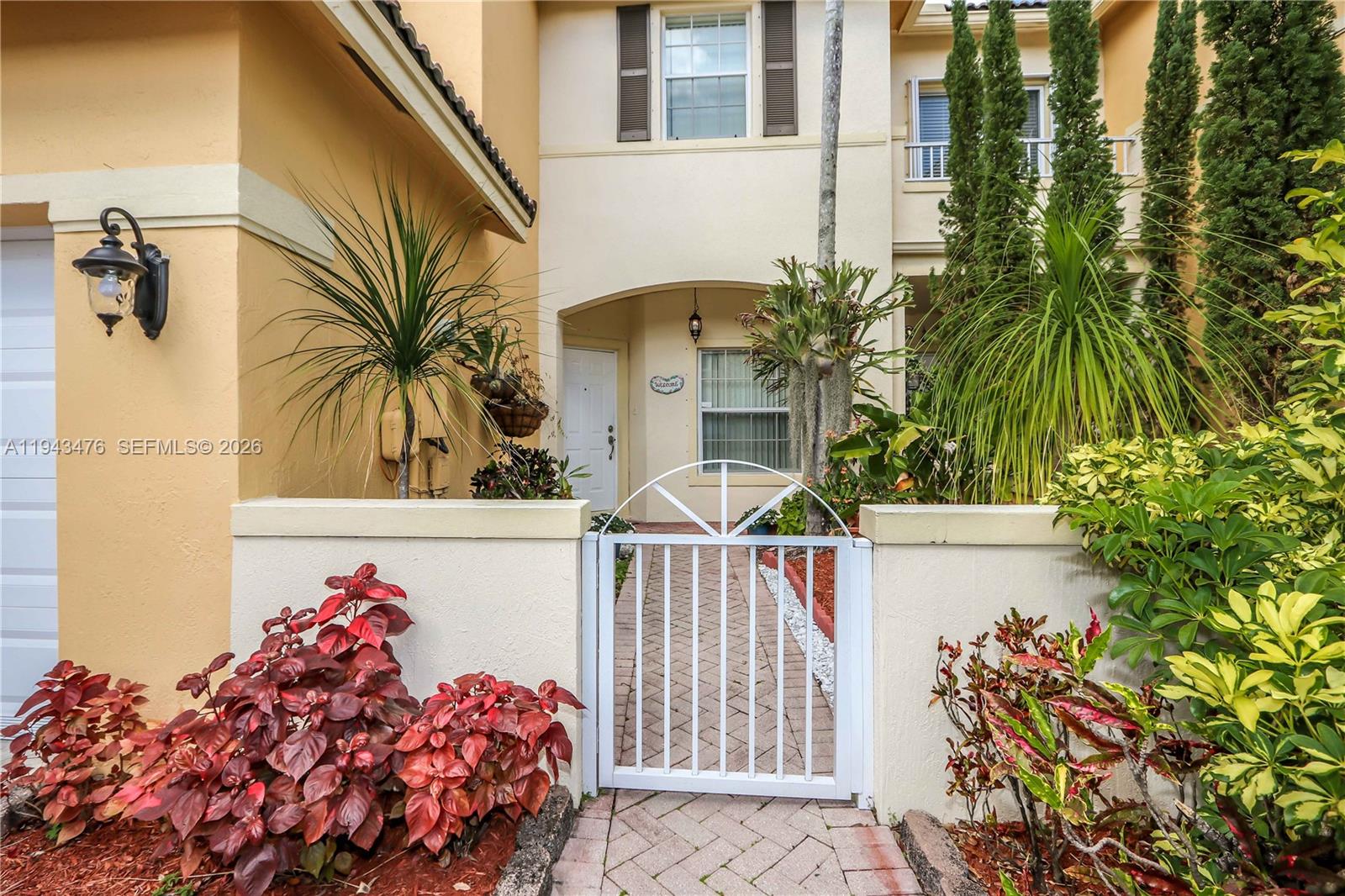 DORAL SOUTHEAST PATIO-HOM - Residential