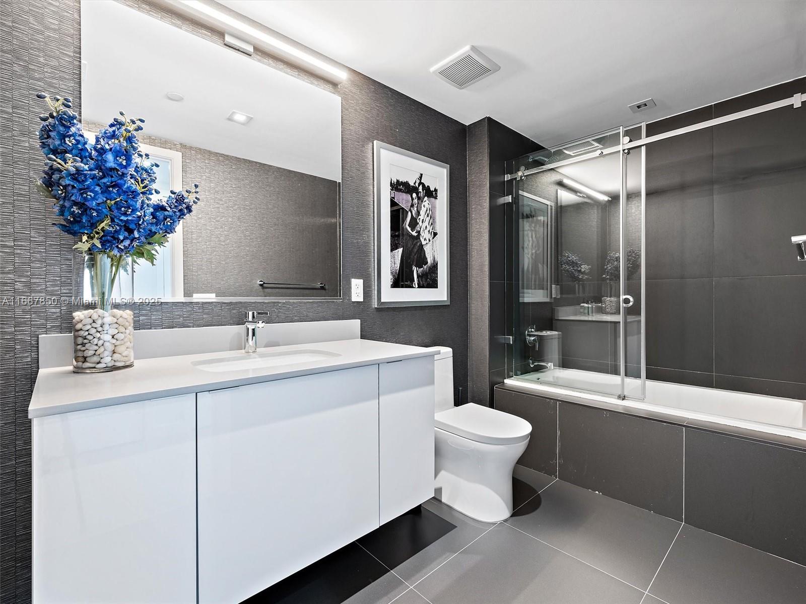 CANVAS CONDO - Residential