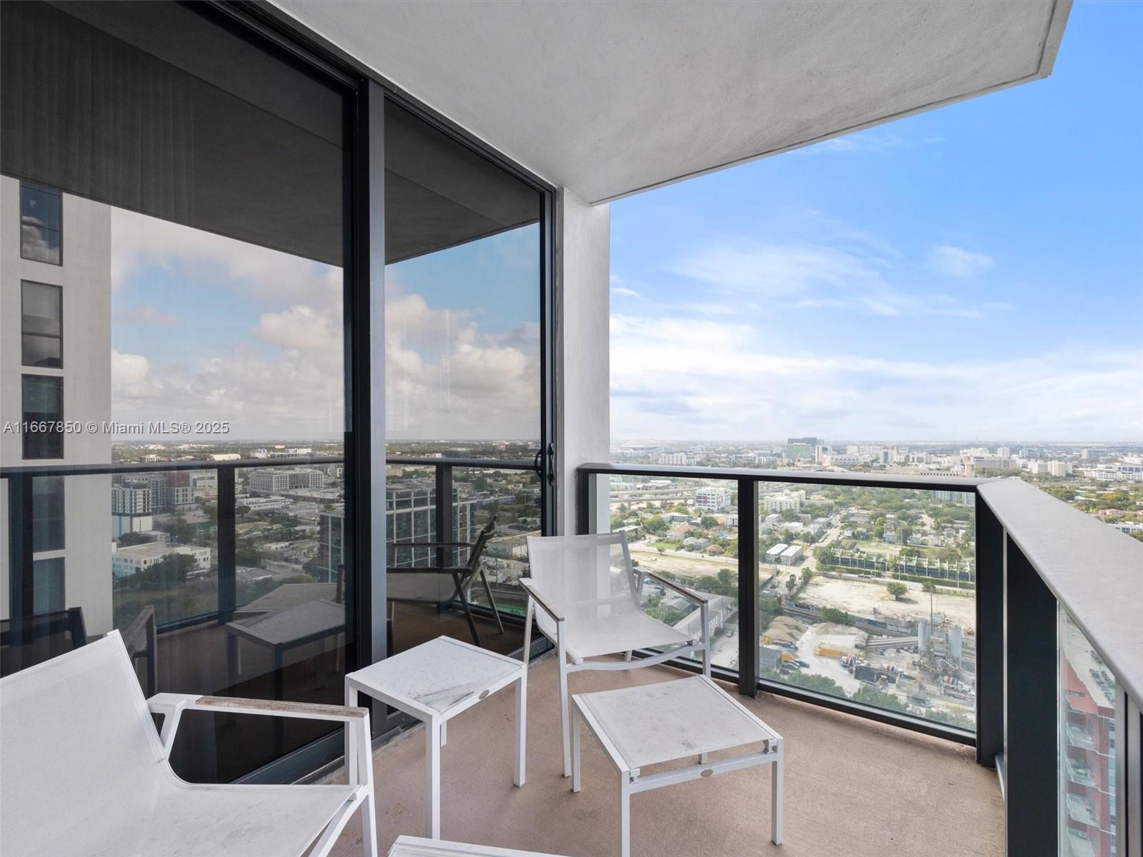 CANVAS CONDO - Residential