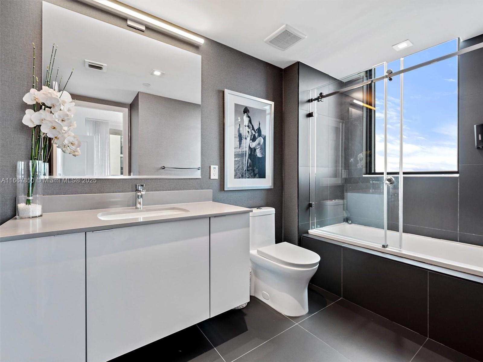 CANVAS CONDO - Residential