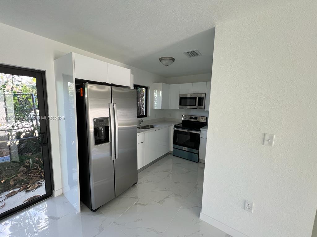 901 NW 99th St 901