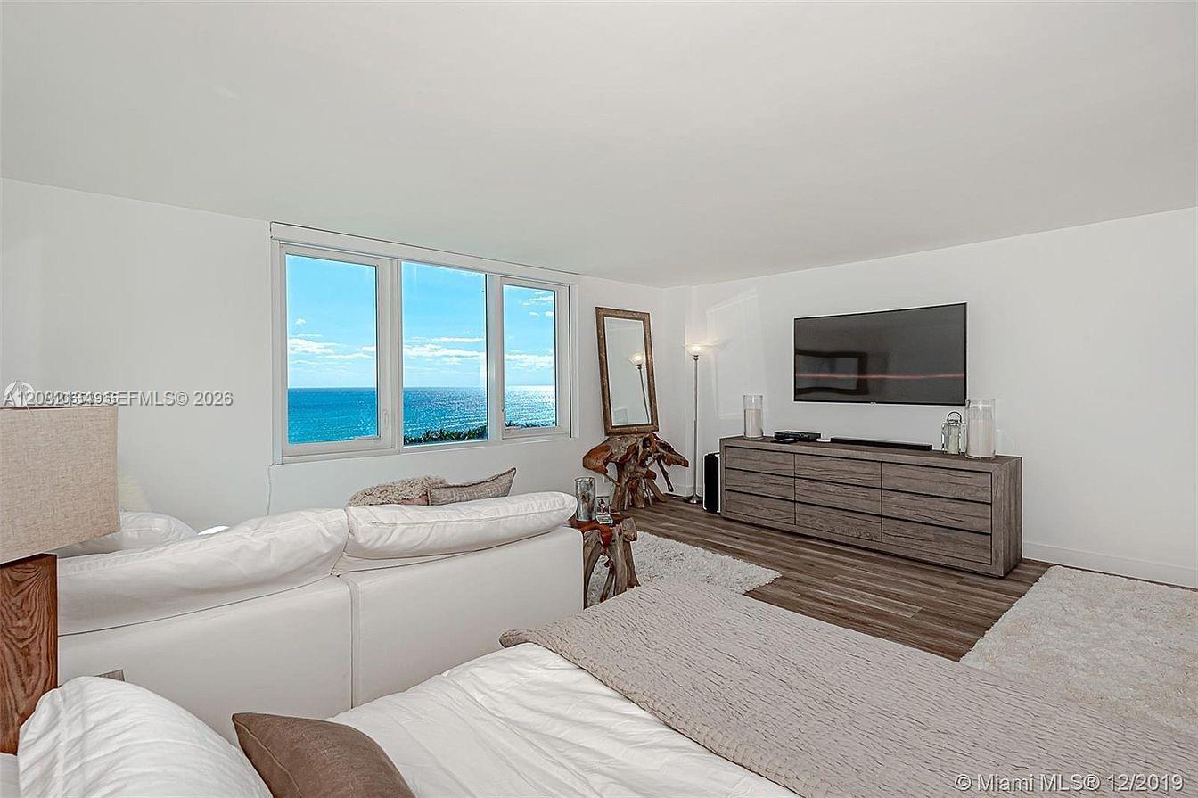 2301 Collins Ave 843