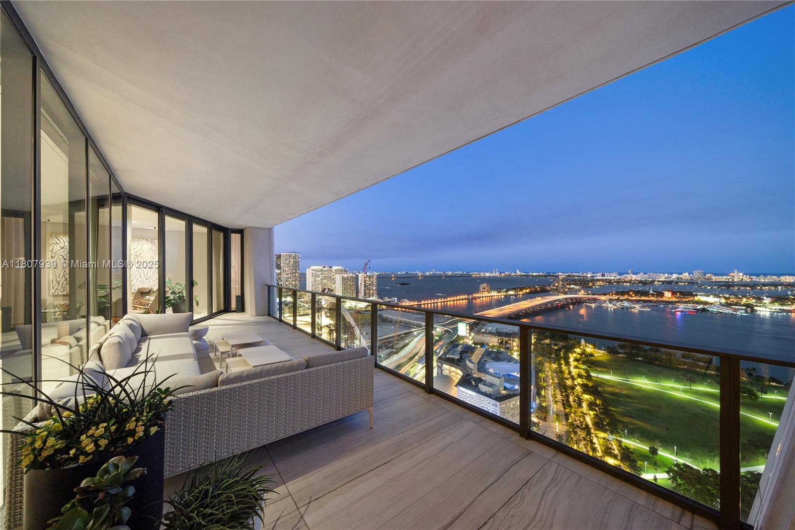 ONE THOUSAND MUSEUM CONDO - Residential