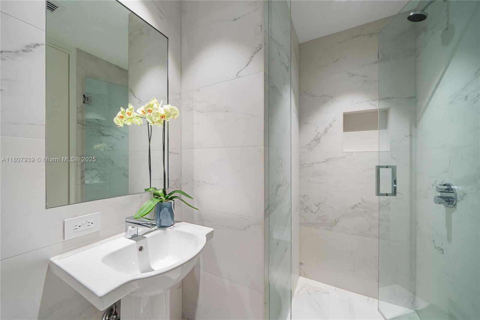 ONE THOUSAND MUSEUM CONDO - Residential