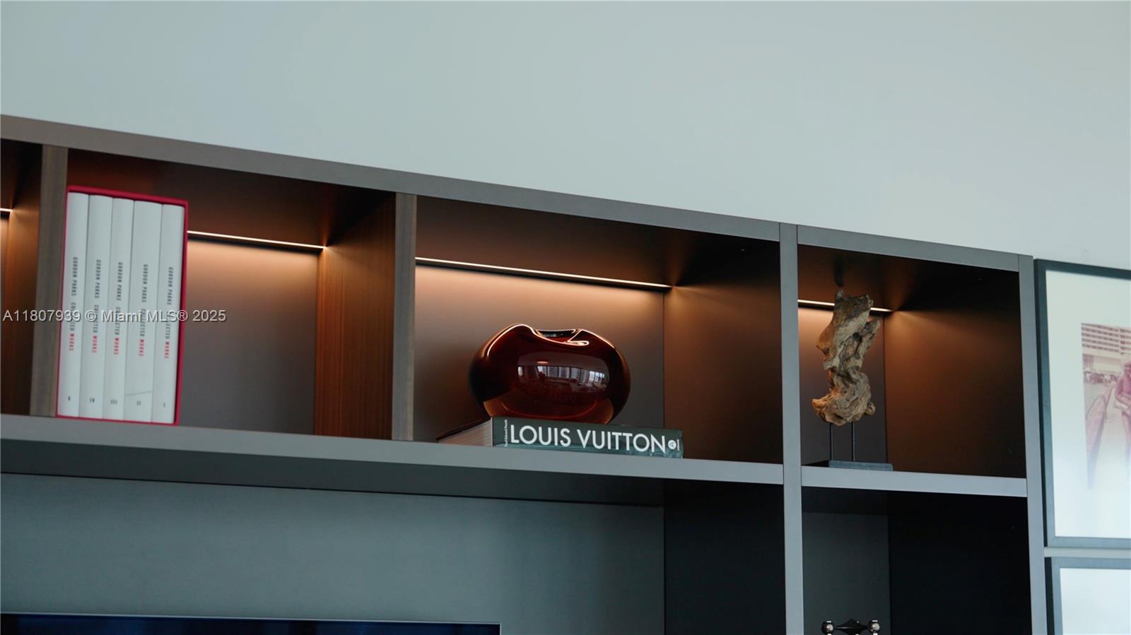 ONE THOUSAND MUSEUM CONDO - Residential