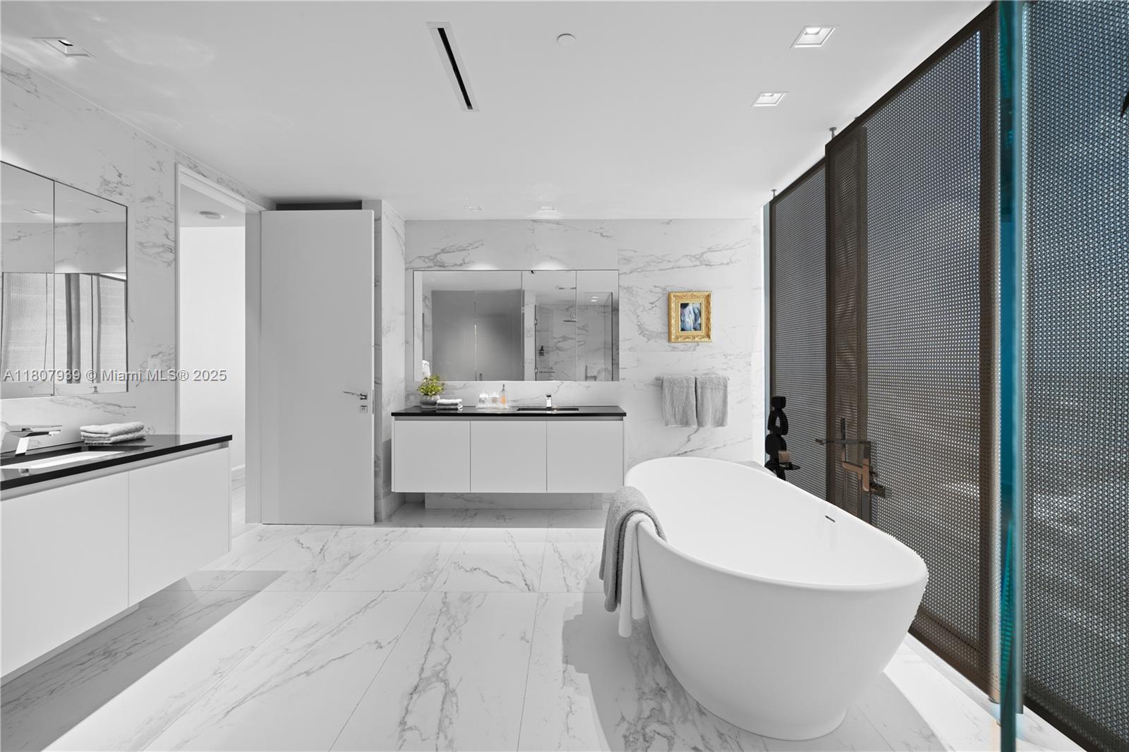 ONE THOUSAND MUSEUM CONDO - Residential