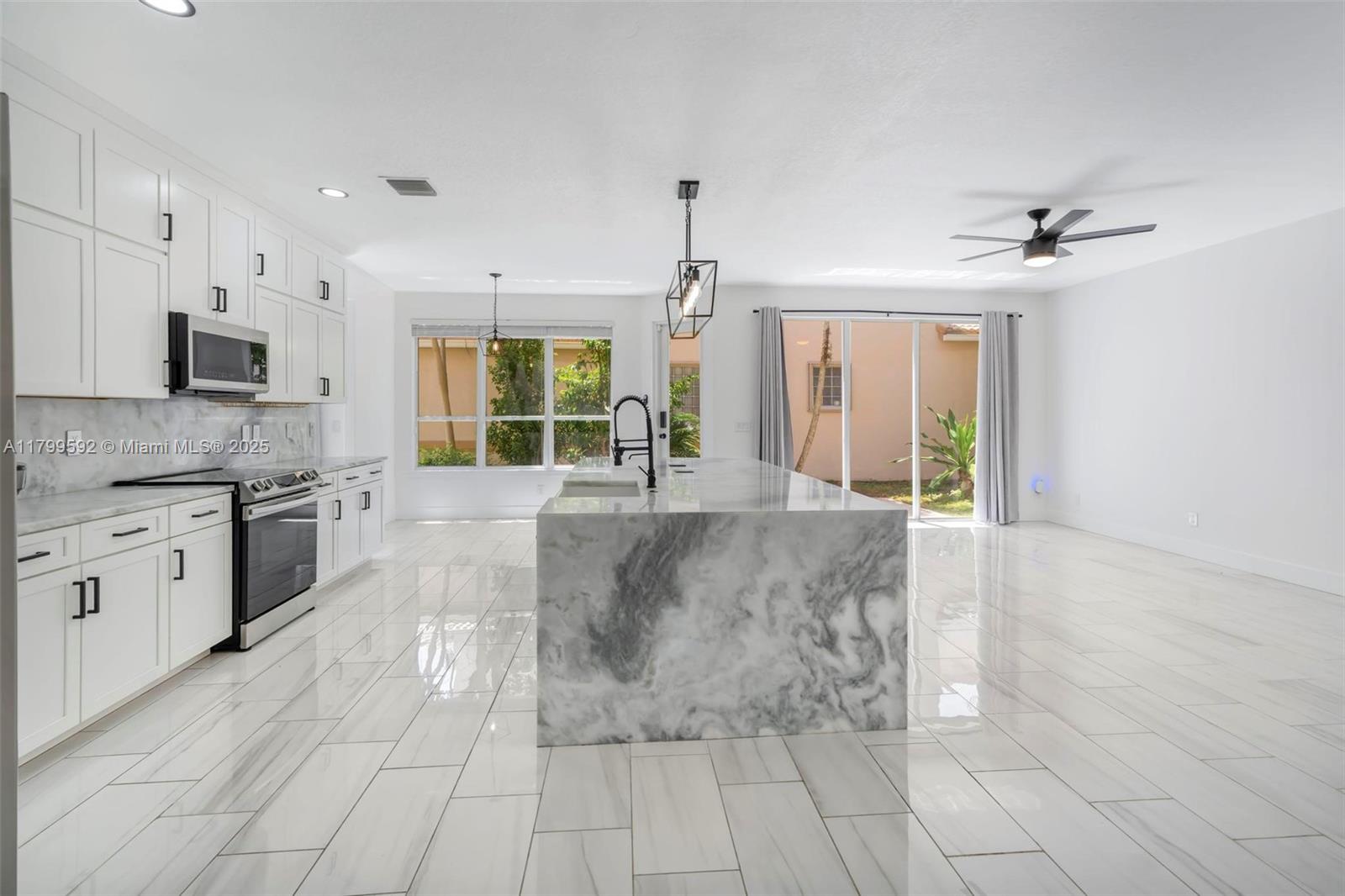 COLONY PRESERVE PUD - Residential Lease