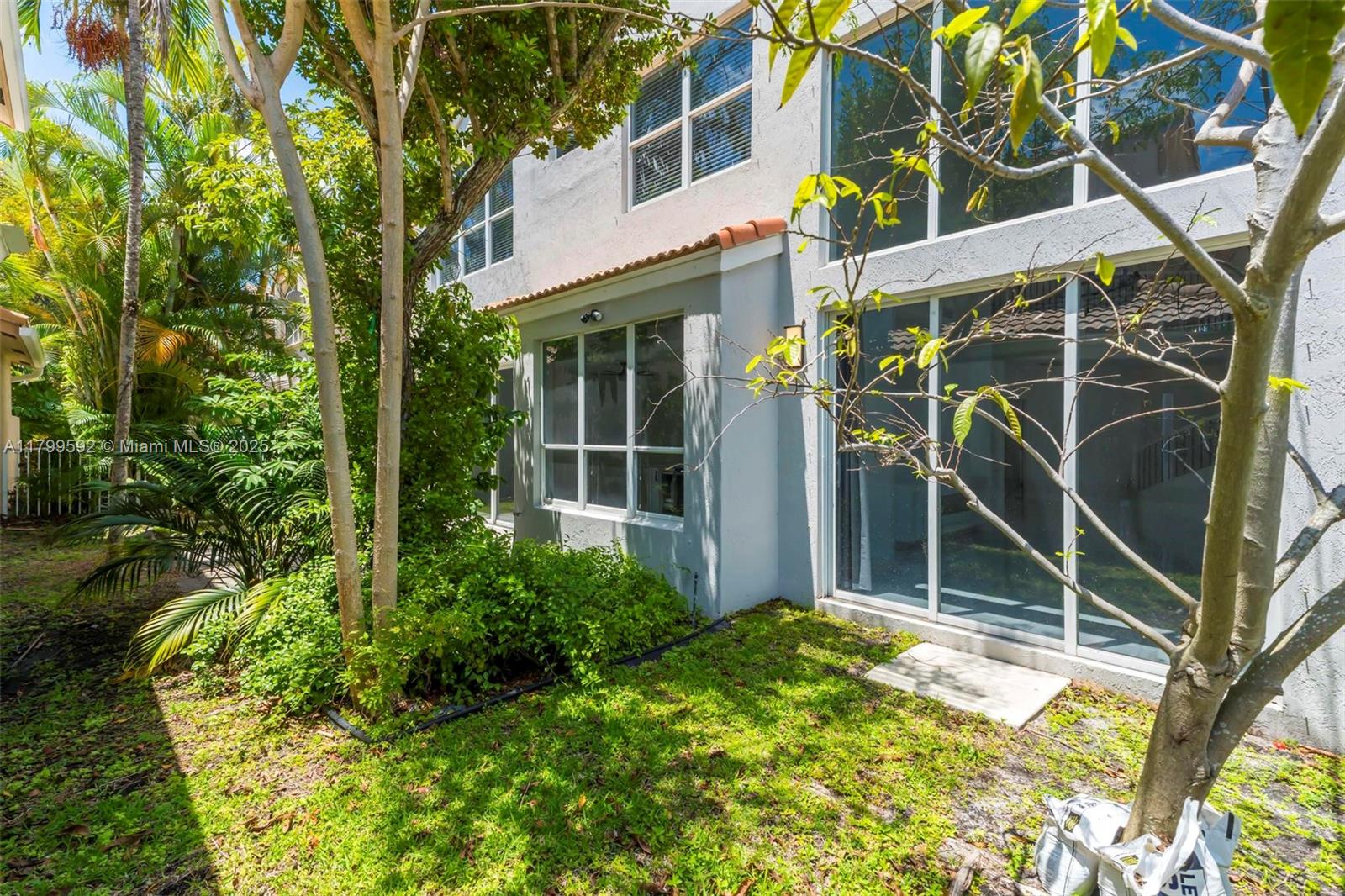 COLONY PRESERVE PUD - Residential Lease