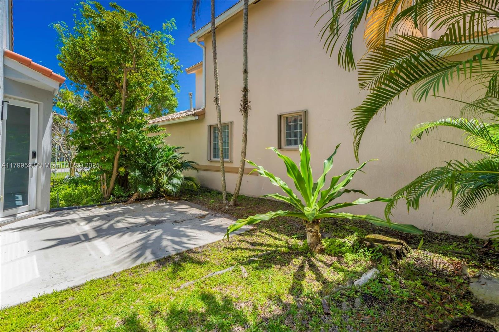 COLONY PRESERVE PUD - Residential Lease