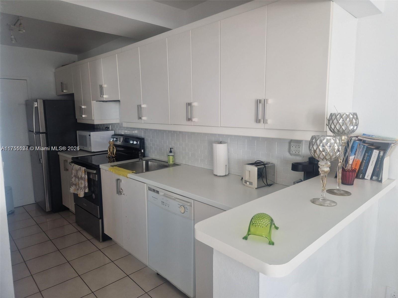 100 Lincoln Rd 1136
