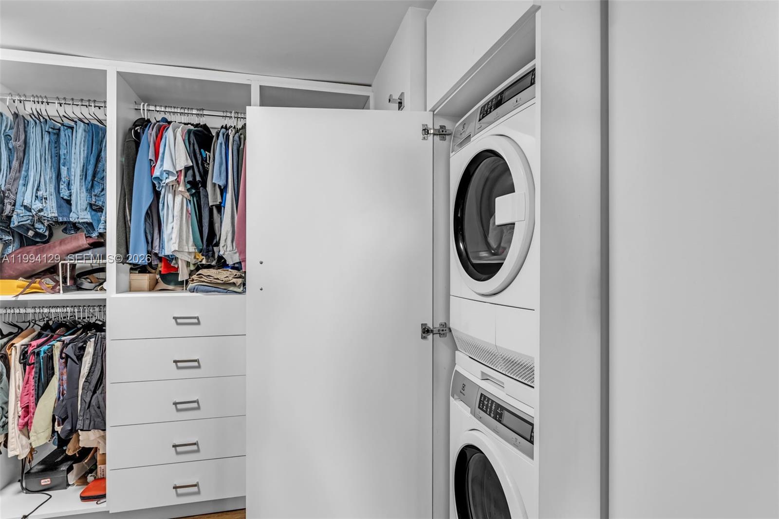 THE EMERALDBAY @ KEY COLO - Residential