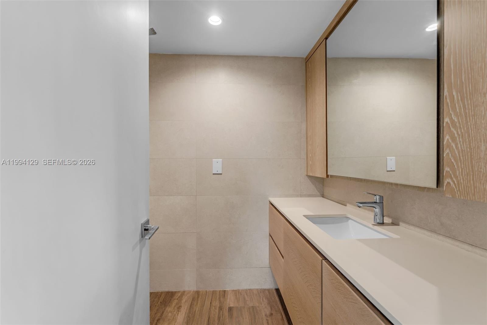 THE EMERALDBAY @ KEY COLO - Residential