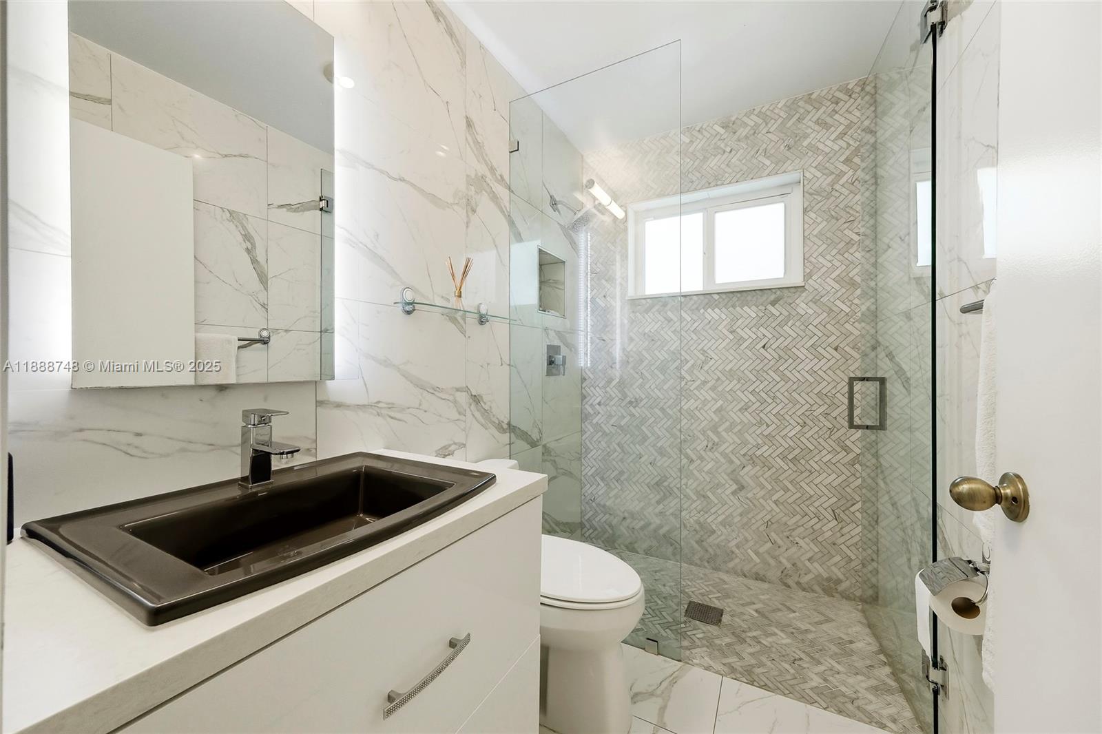 THREE LAKES - Residential