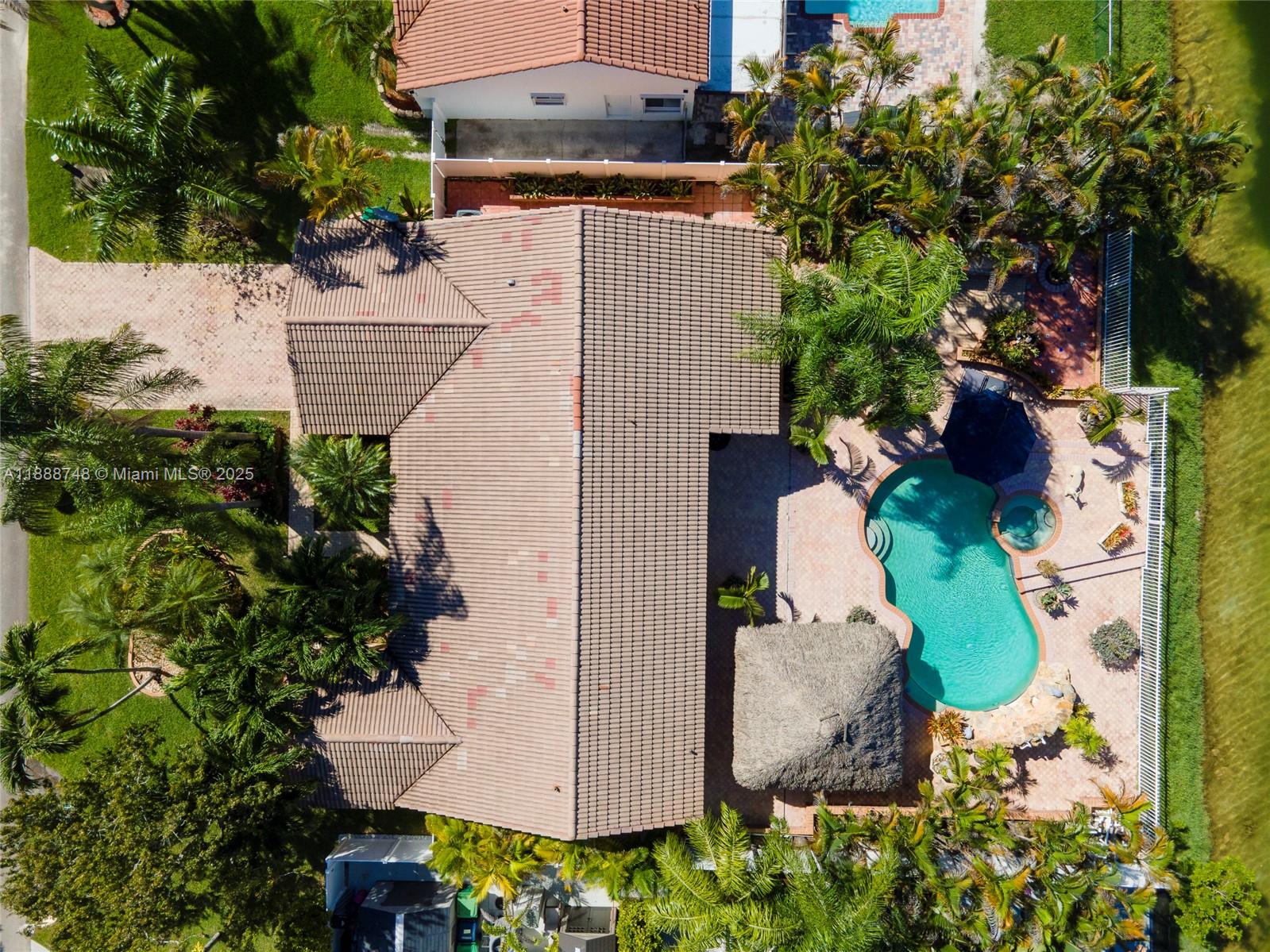 THREE LAKES - Residential