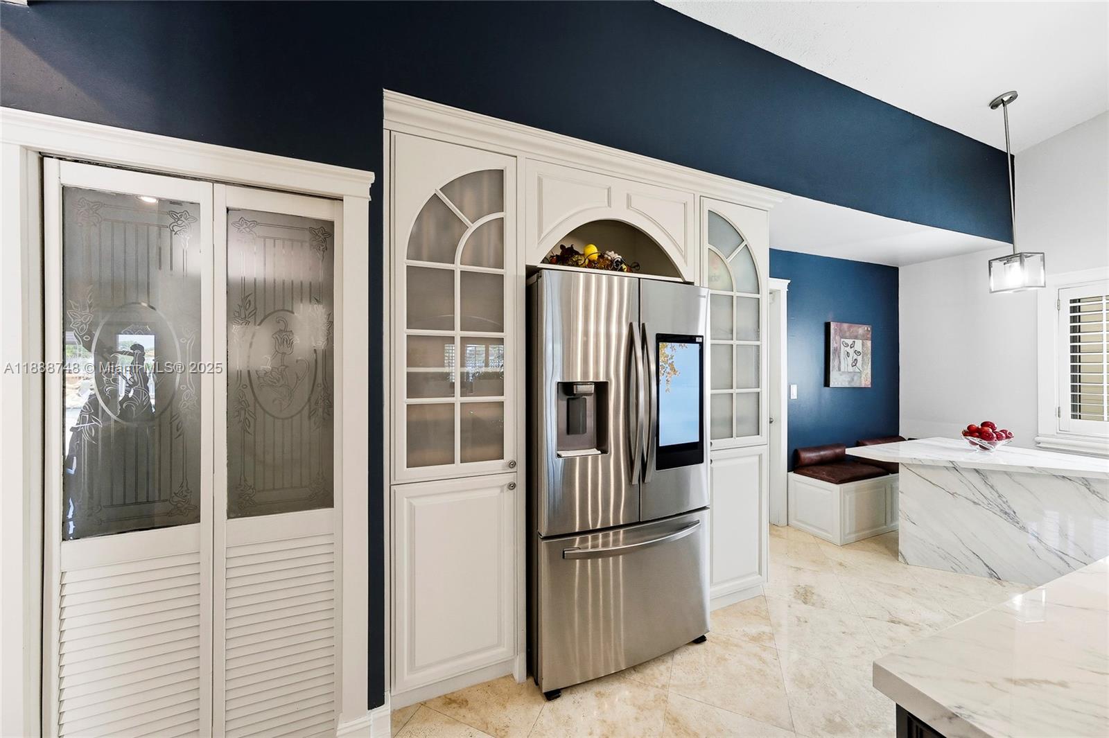 THREE LAKES - Residential