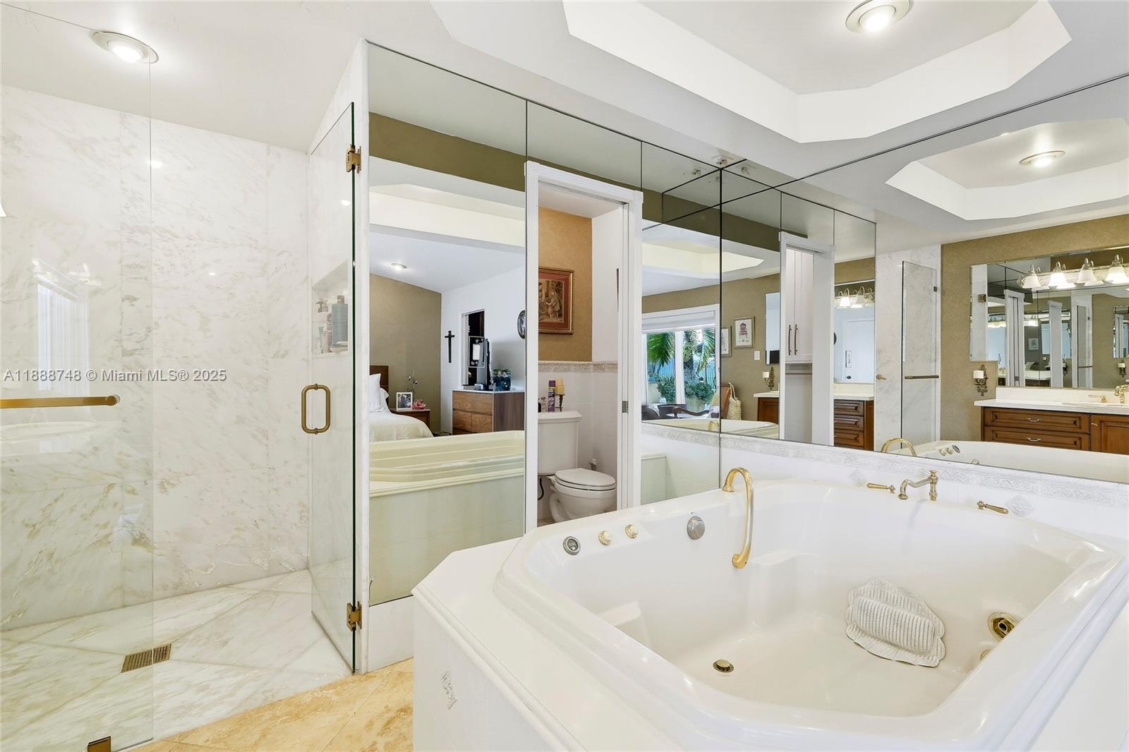 THREE LAKES - Residential