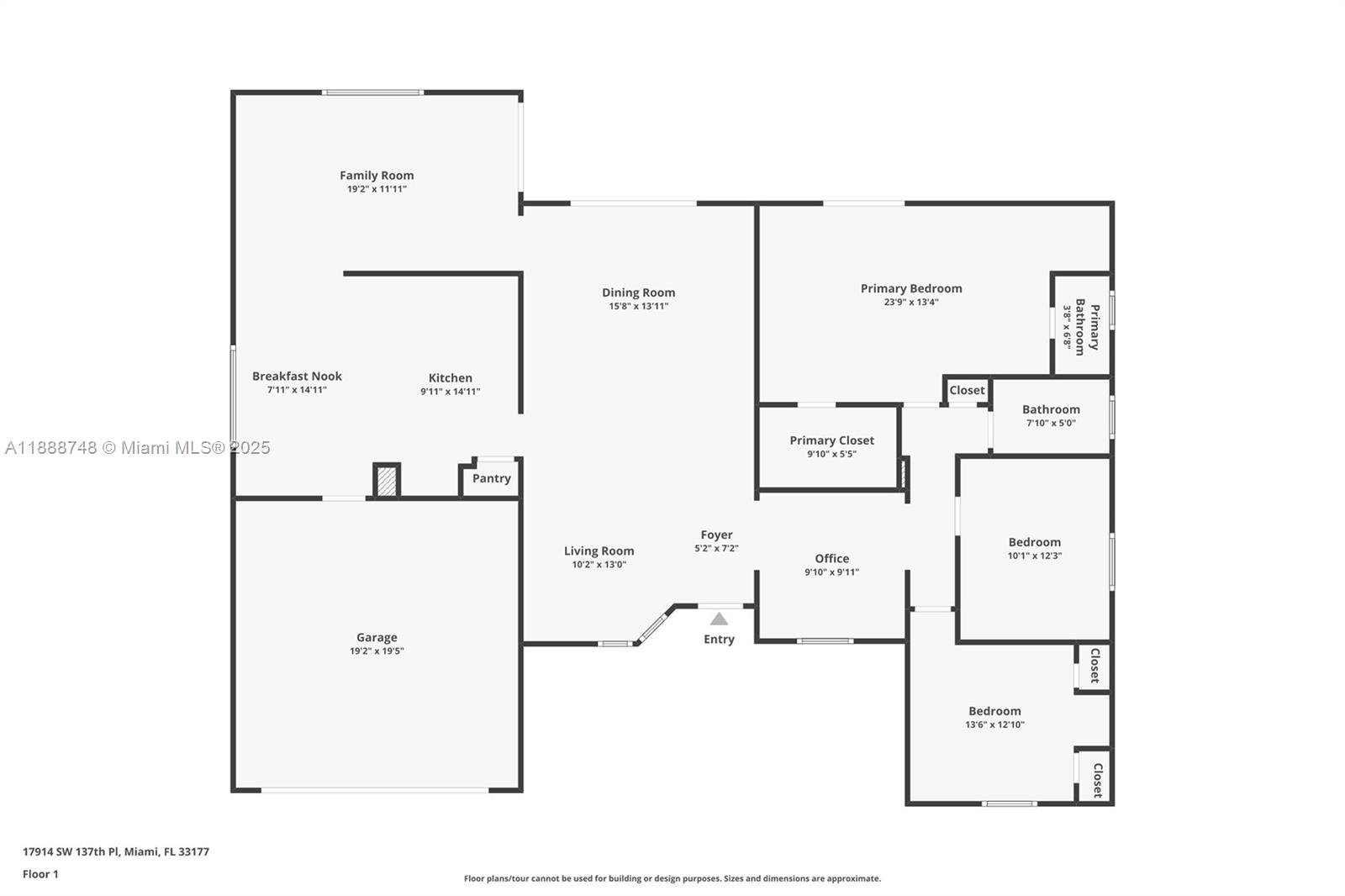 THREE LAKES - Residential