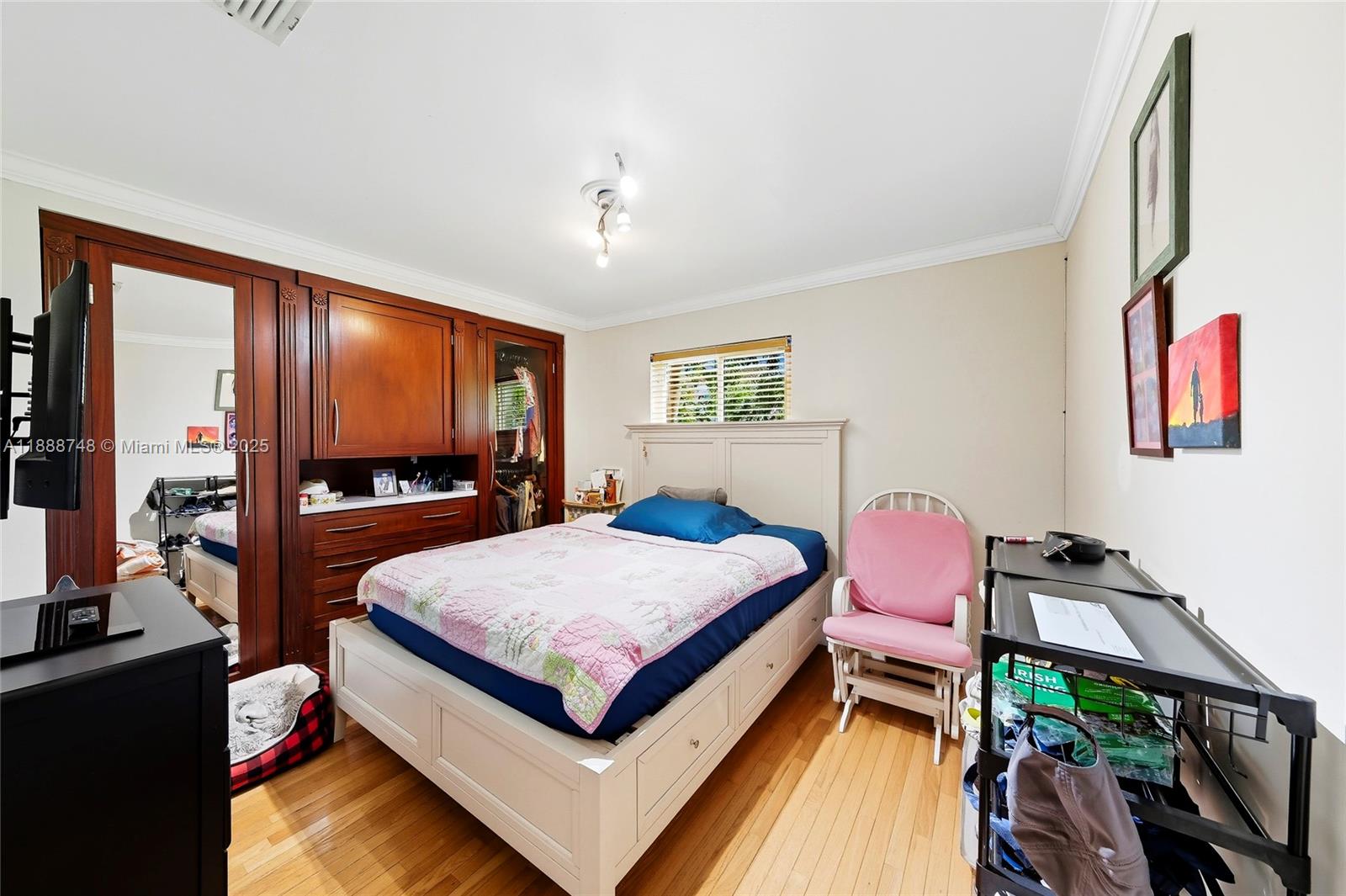 THREE LAKES - Residential