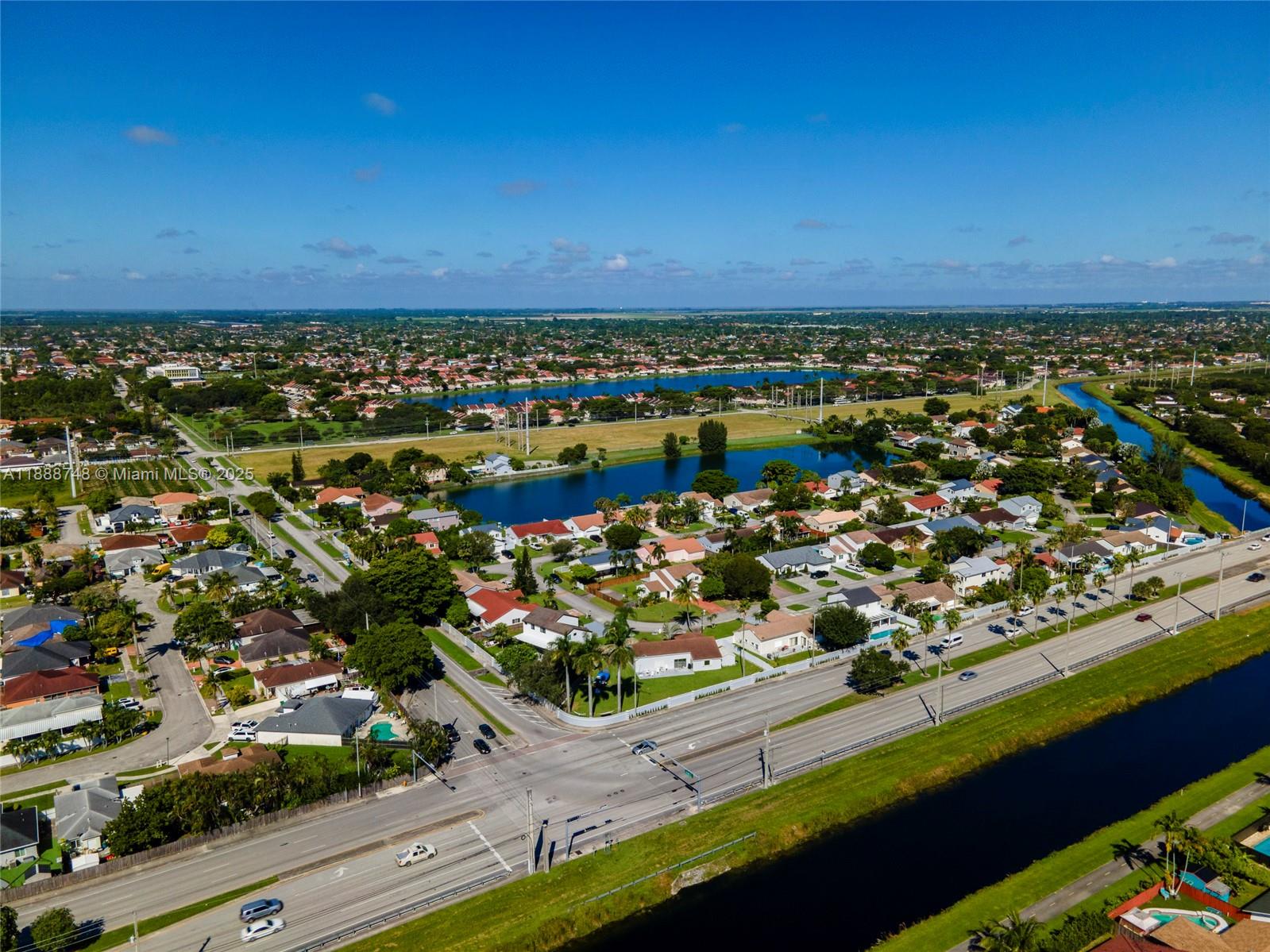 THREE LAKES - Residential