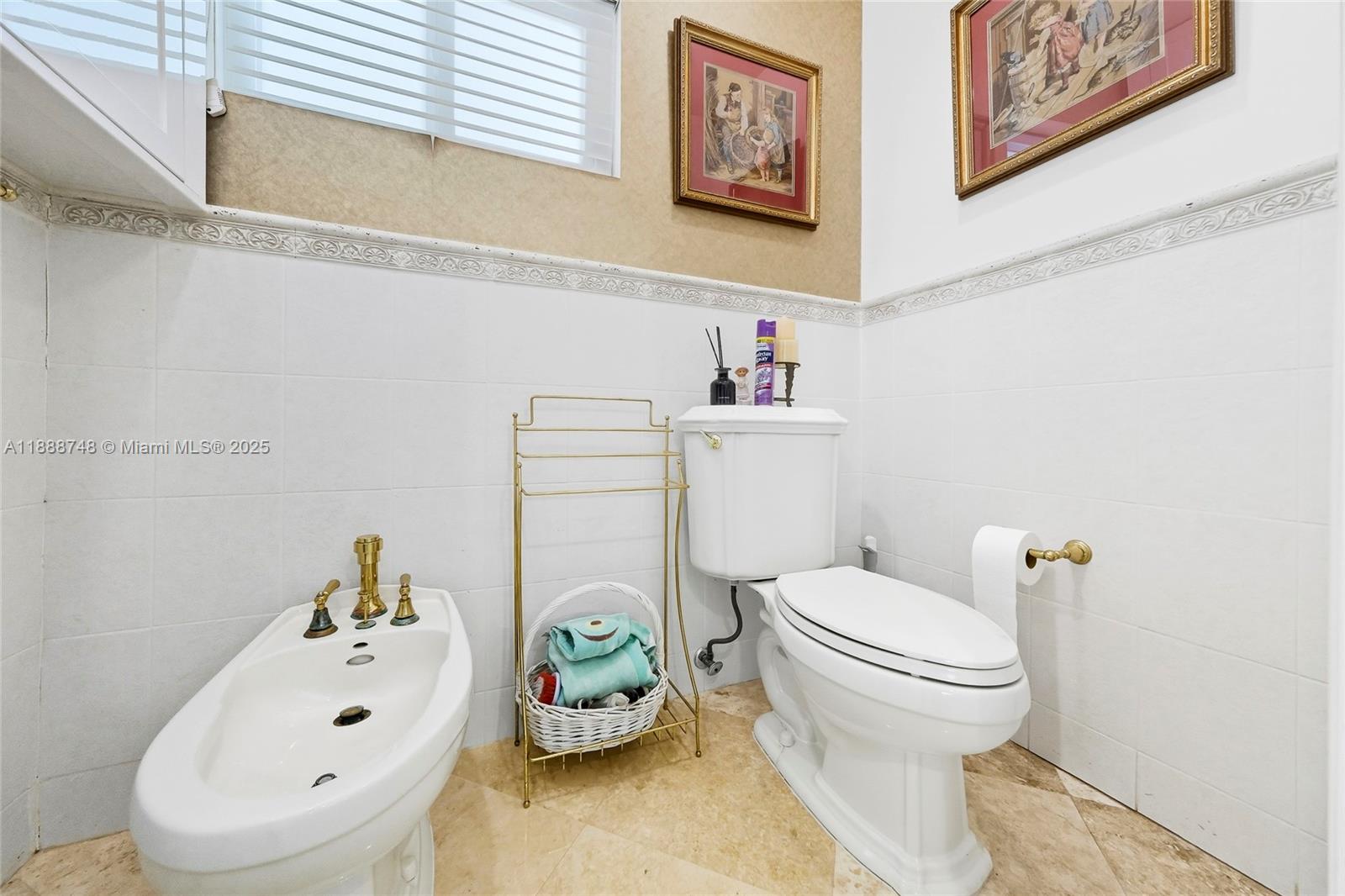 THREE LAKES - Residential