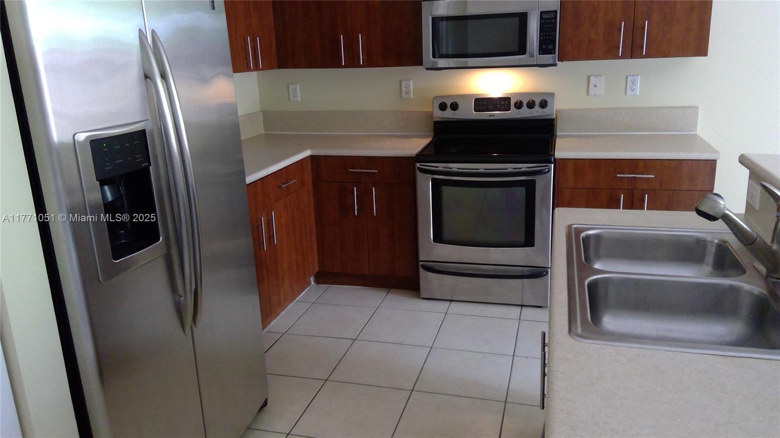 Property for Sale at 4293 Ne 10th Ct 4293, Homestead, Miami-Dade County, Florida - Bedrooms: 3 
Bathrooms: 3  - $350,000
