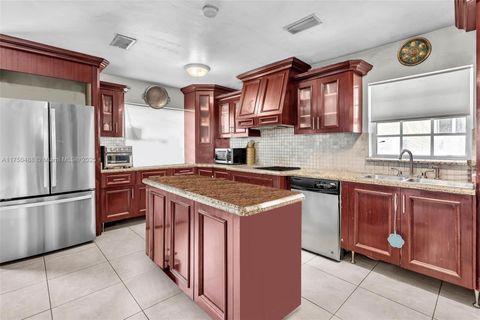 2631 NE 214th St Miami FL 33180