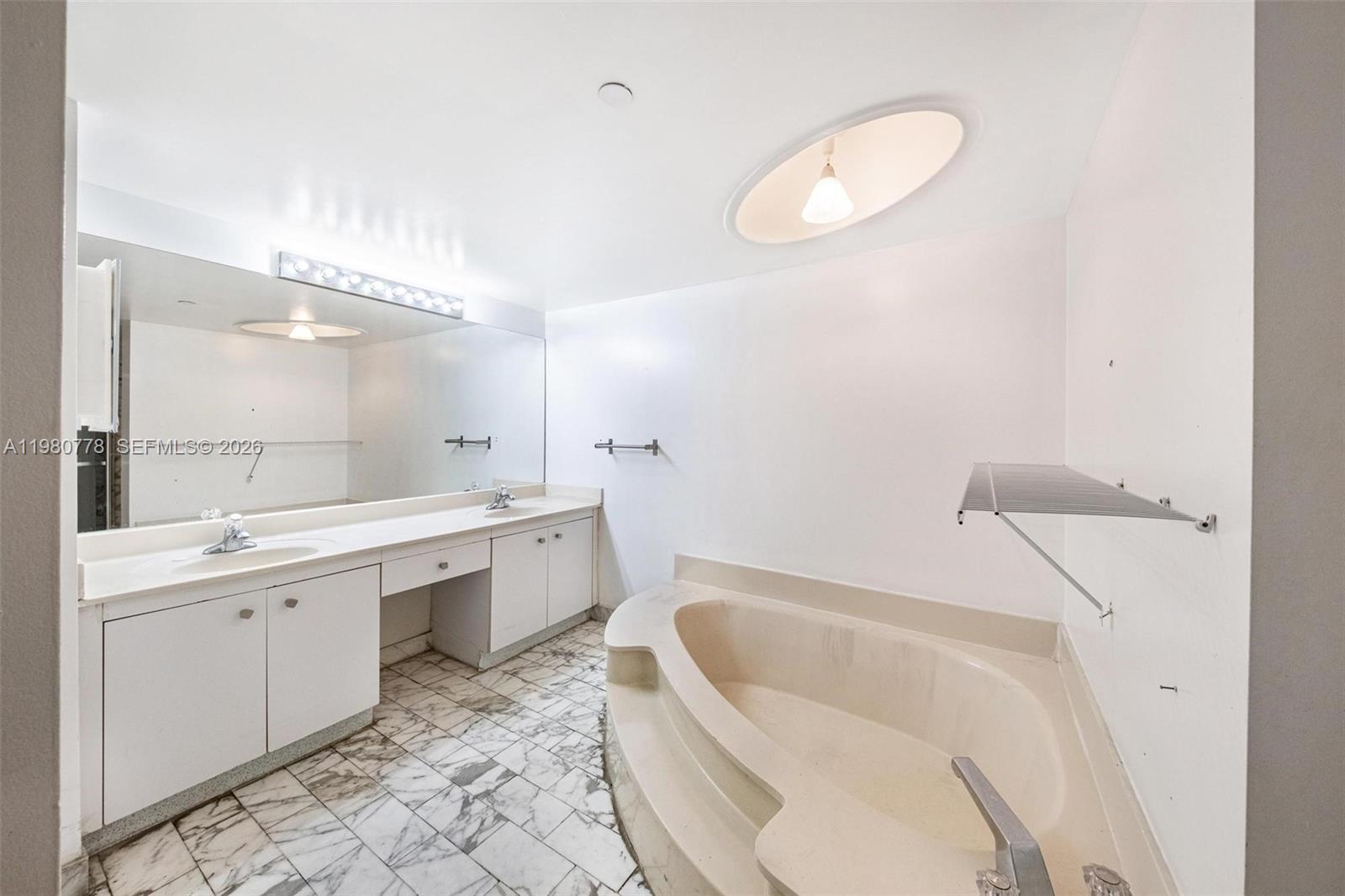 TOWERS OF QUAYSIDE CONDO - Residential Lease