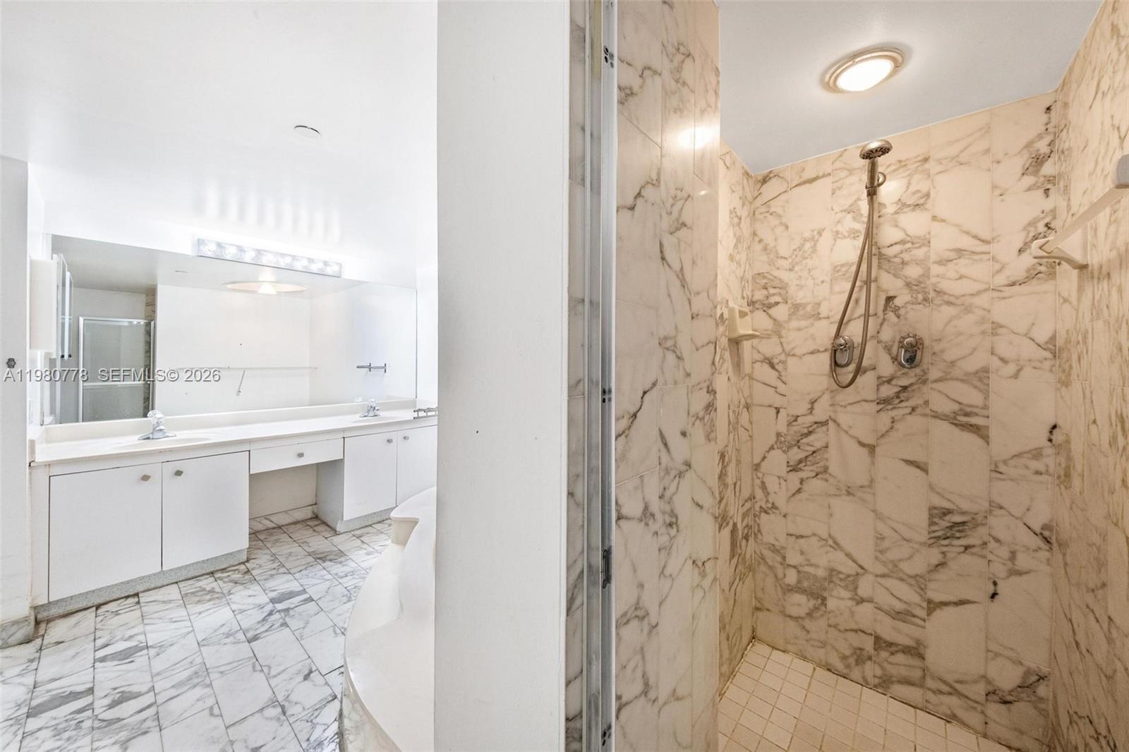 TOWERS OF QUAYSIDE CONDO - Residential Lease