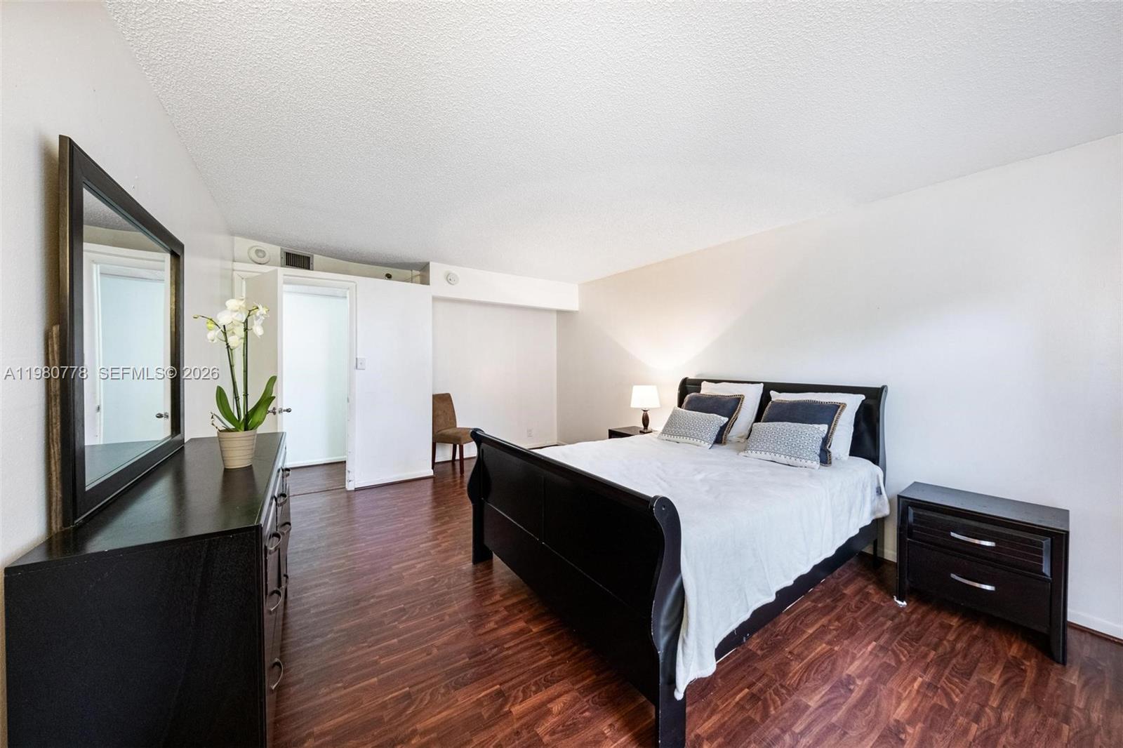 TOWERS OF QUAYSIDE CONDO - Residential Lease