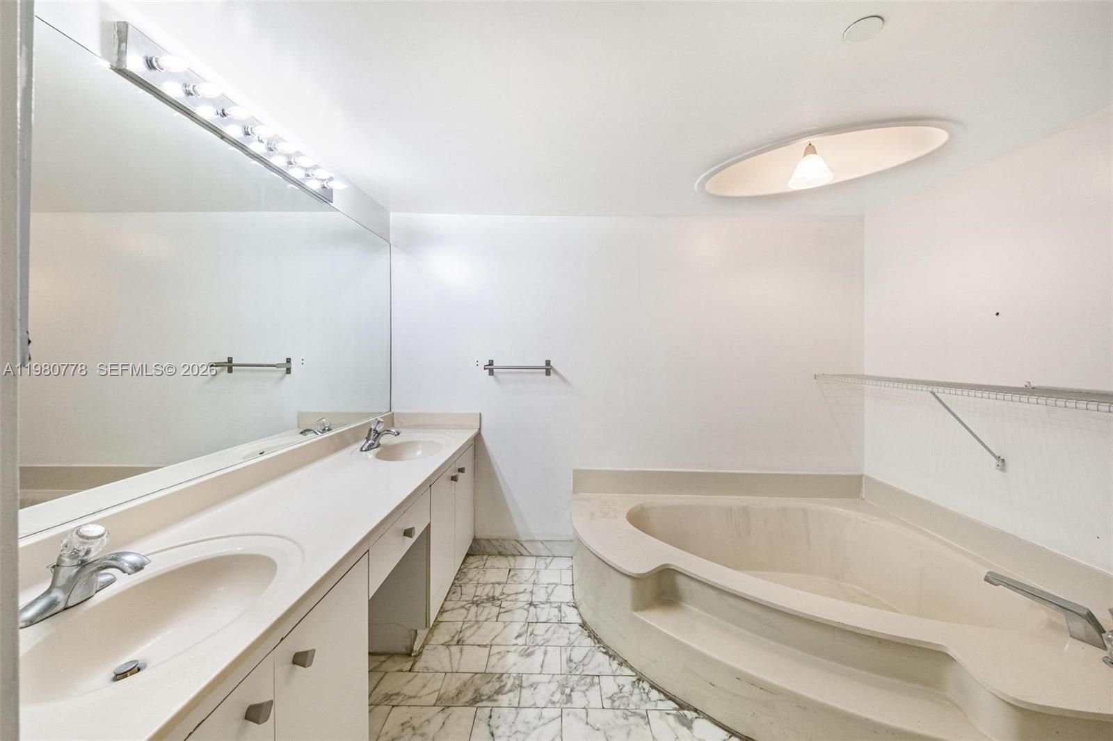 TOWERS OF QUAYSIDE CONDO - Residential Lease