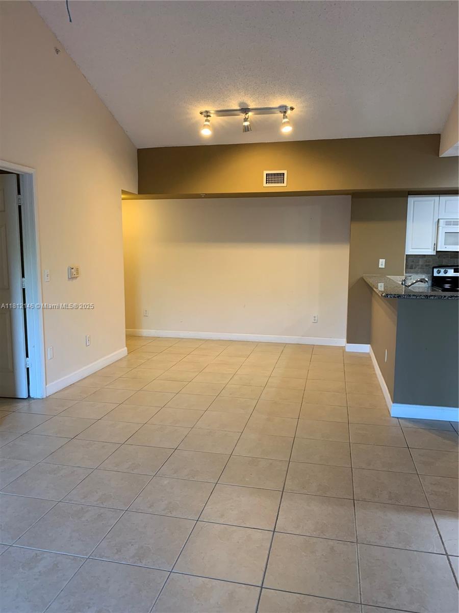 ROYAL GRAND CONDO - Residential Lease