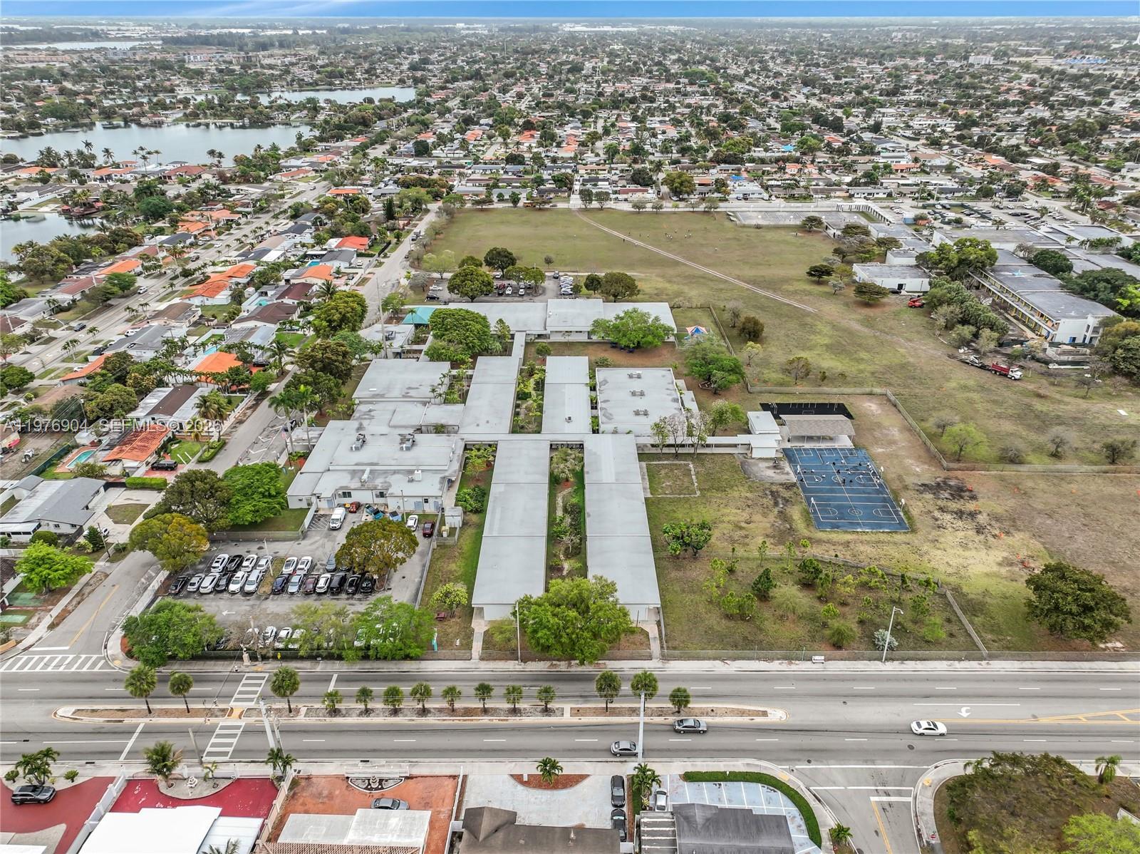 PALM SPRINGS ESTS 4TH ADD - Residential